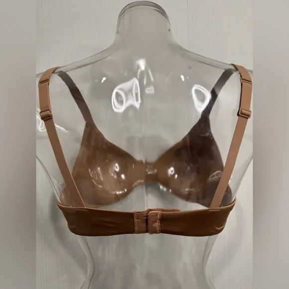 SKIMS Wireless Form Push-Up Plunge Bra. 38C. Nearly new. No flaws noted. - Picture 2 of 3